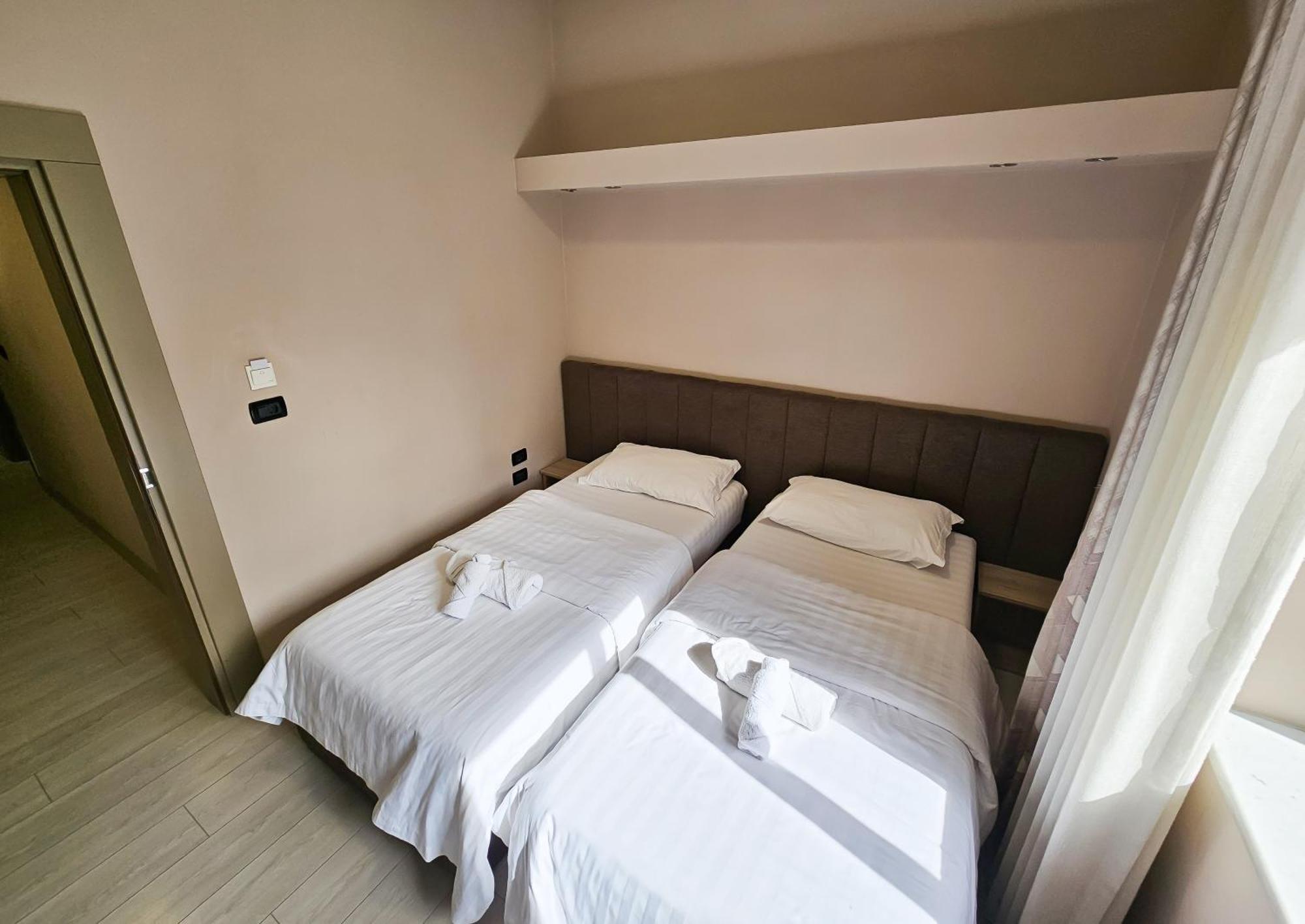 Sunflower Twin Room 地拉那 外观 照片